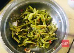 Illustration of how to make braised tribute vegetables 8