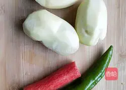 Illustration of making potato shreds 1