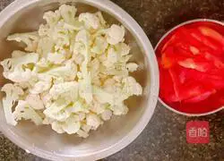 Illustration of how to cook cauliflower with tomatoes 1