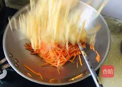 Illustration of how to make fried tofu skin with shredded carrots 7