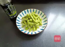 Illustration of how to make mash edamame 1