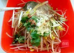 Illustration of how to make cold soybean sprouts 8
