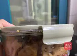 Illustration of how to make spicy and sour lotus root slices 5