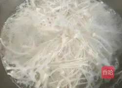 Illustration of how to make cold enoki mushrooms 1