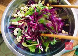 Illustration of how to make cold peanut, parsley and purple cabbage 6