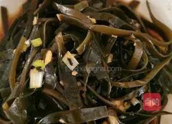 Illustration of how to make cold kelp shreds 4