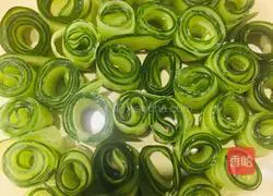 Illustration of cooking cucumber 4