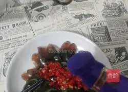 Illustration of how to make preserved eggs with chopped pepper 3