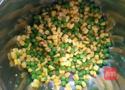 Illustration of how to make peas, corn and chicken crispy bones 3