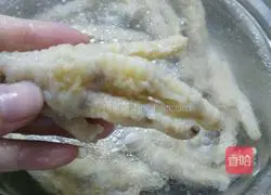 Illustration of how to make spicy braised chicken feet 10