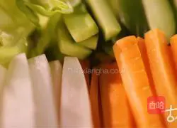 Illustration of how to make Sichuan kimchi 4