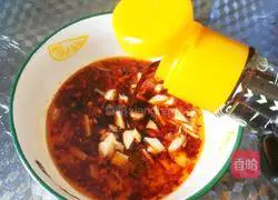 Illustration of how to shred chicken legs 8