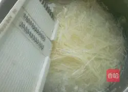 Illustration of how to make cold shredded potatoes 2