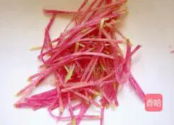 Illustration of how to mix cabbage with vermicelli 1