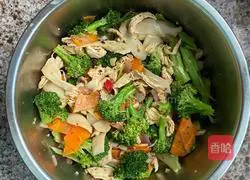 Illustration of how to make cold chicken breast with broccoli 10