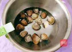 Illustration of how to mix edamame with clams 3