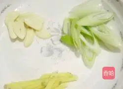 Illustration of how to make hand-shred cabbage 2