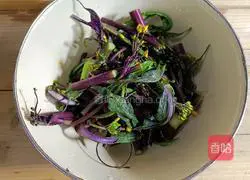 Illustration of how to make vinegar and red cabbage lettuce 1