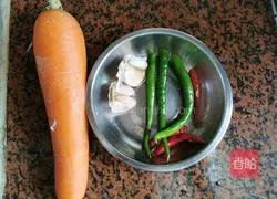 Illustration of how to make cold shredded carrots 1