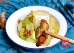 Wolfberry Illustration of how to make cabbage with walnuts 9