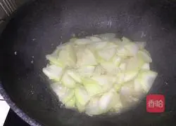 Illustration of how to stir-fry pu melon to clear away heat and relieve summer heat 14