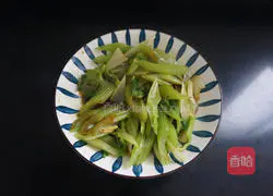 Illustration of how to mix celery and peach kernels 9