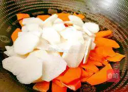 How to stir-fry carrots and yam Illustration 6