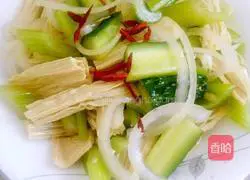 Illustration of how to mix celery and bean curd sticks 8