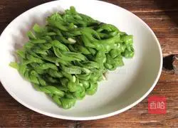 Illustration of how to make spicy cowpea twist 12