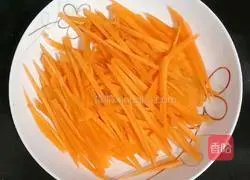 Illustration of how to make cold potato and carrot shreds 9