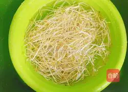 Illustration of how to make stir-fried bean sprouts 1