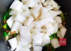 Illustration of how to make pickled cabbage and pork rice rolls 10