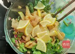 Illustration of how to make spicy and sour boneless chicken feet 8