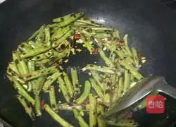 Illustration of how to make stir-fried green beans 5