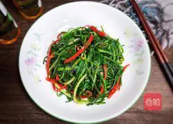 Red Illustration of how to make fried leeks with pepper 9