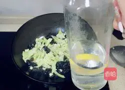 Illustration of how to make stir-fried black fungus with cauliflower 7