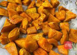 Illustration of how to make roasted pumpkin cubes 9