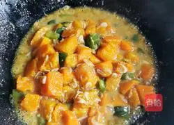 Illustration of how to make shrimp stewed pumpkin 6