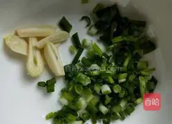 Illustration of how to stir-fry fine dried shreds 3