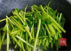 Illustration of how to make garlic fermented bean curd and water spinach 5
