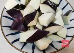 Illustration of how to make fried eggplant and tomatoes 1