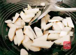 Illustration of how to cook yam and fungus 11