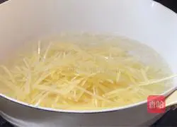 Illustration of how to make cold shredded potatoes 10