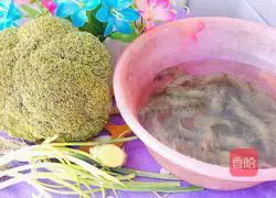 Stir-fried shrimps with broccoli Illustration of how to do it 1