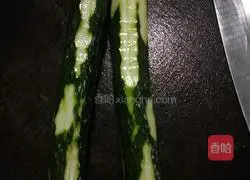 Illustration of how to make simple cold cucumber 1