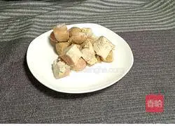 Illustration of how to stir-fry green vegetables with moldy bean dregs 2