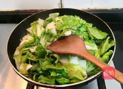 Illustration of how to make garlic cabbage 9