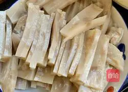 Illustration of how to make cold skin jelly 2