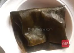 Illustration of how to make cold kelp shreds 1