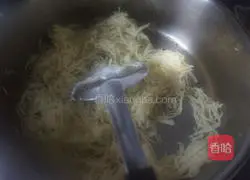  Illustration of how to stir-fry wild rice 5